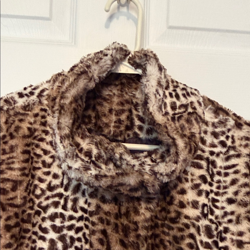 Leopard Print Faux Fur Light Jacket - Picture 5 of 6